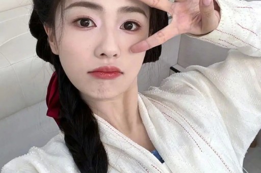 刘晓庆被指耍大牌现身河南万岁山和王婆同台全场冷脸拒讲话