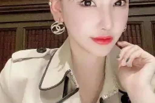 内娱女演员深夜溜进KTV陪酒姿态放低到尘埃
