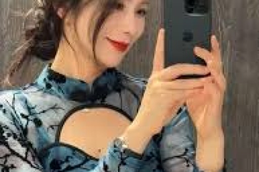 内娱清纯女星偷闯日本拍艳情片被网友当场撞破